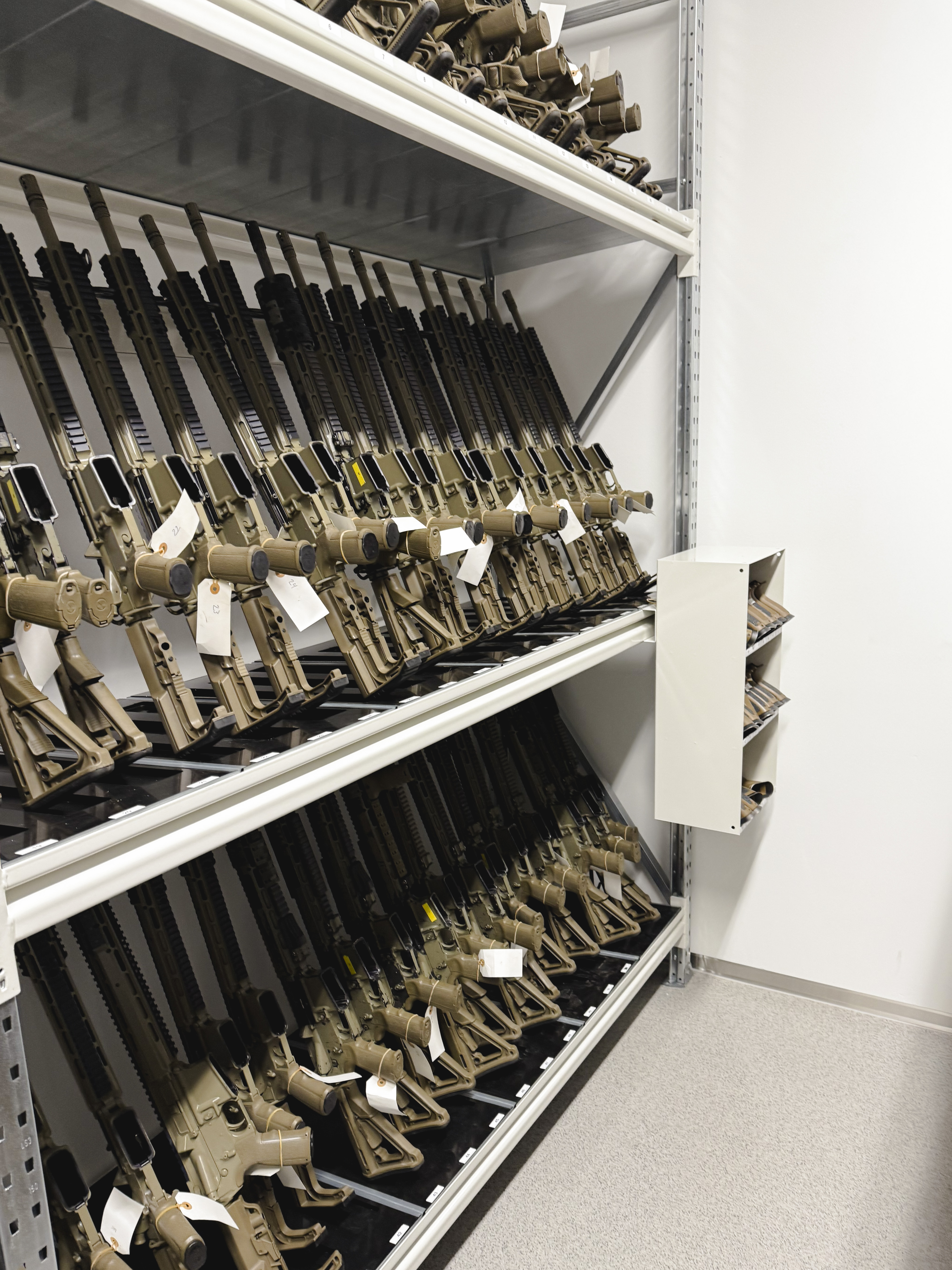 Biztonságos, moduláris fegyvertároló rendszer
